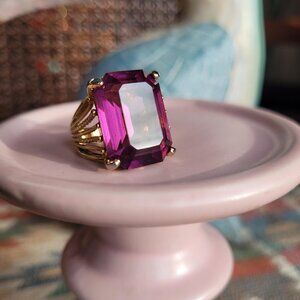 Vintage gold tone cocktail ring with large purple stone - 1970s